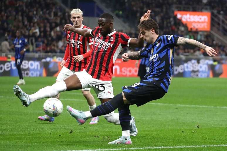 Milan e Internazionale fazem o Derby della Madonnina (Photo by Marco Luzzani/Getty Images)