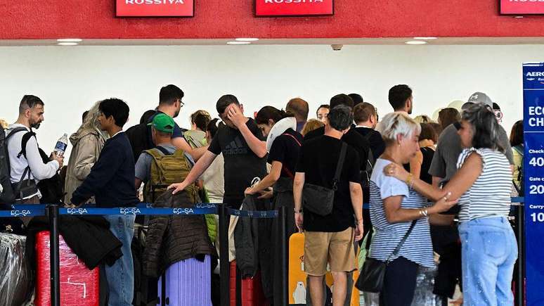 Diversas companhias a&eacute;reas decidiram repatriar os turistas que permanecem em Cuba