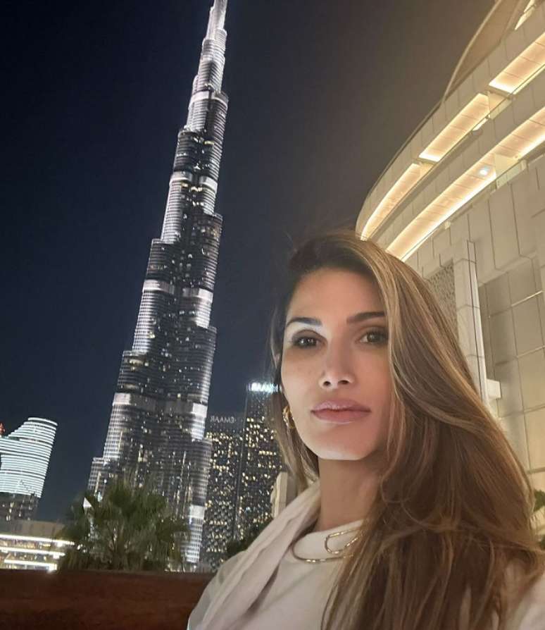 Anna Lourensetti em viagem a Dubai antes dos ataques do Ir&atilde;