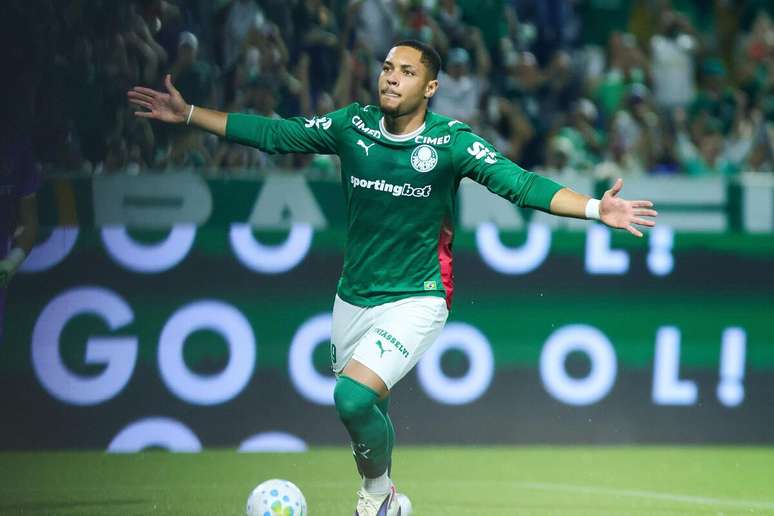 Vitor Roque (Palmeiras) celebrando seu gol contra o Fluminense, no dia 25.02.2026. 
