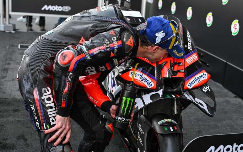 சனிக்கிழமை ஸ்பிரிண்ட் பந்தயத்தில் மோதிய பிறகு, மார்கோ பெஸ்ஸெச்சி இந்த ஞாயிற்றுக்கிழமை விஷயங்களை மாற்றியமைத்தார் மற்றும் தாய் மோட்டோஜிபி கிராண்ட் பிரிக்ஸை அதிகாரத்துடன் வென்றார், அச்சுறுத்தலுக்கு ஆளாகவில்லை.