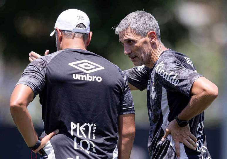 Vojvoda tenta aproveitar semana livre para evoluir o Santos &ndash;