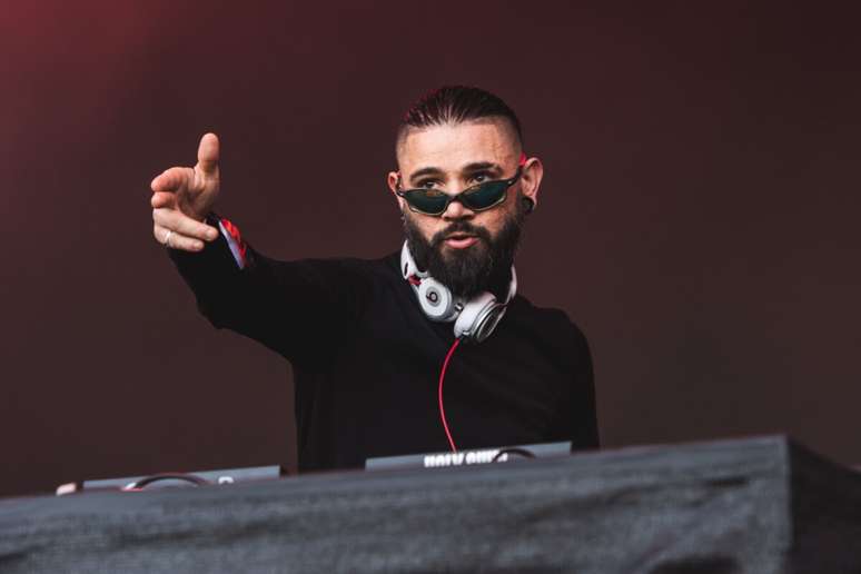 O DJ Skrillex retorna ao festival com set explosivo e cheio de surpresas 
