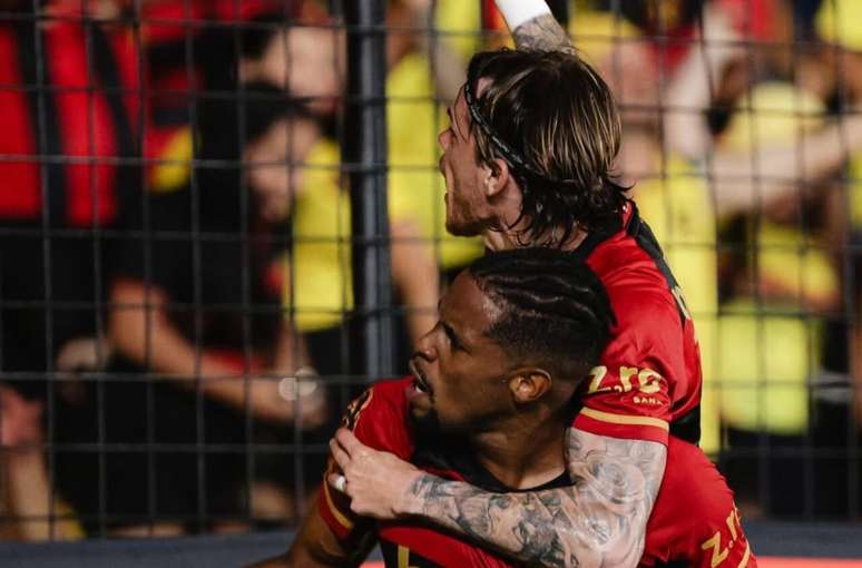 Yuri Castillo marca duas vezes para o Sport.