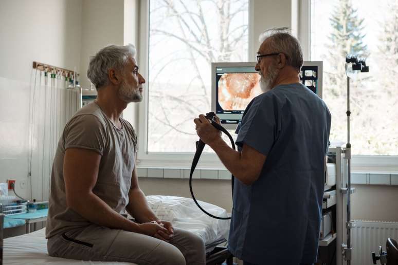 Sociedades m&eacute;dicas recomendam iniciar o rastreamento de c&acirc;ncer colorretal a partir dos 45 anos para pessoas sem fatores de risco 