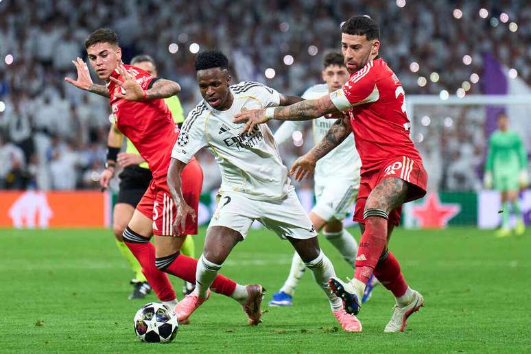 Vini Jr em a&ccedil;&atilde;o com a camisa do Real Madrid na Champions &ndash;