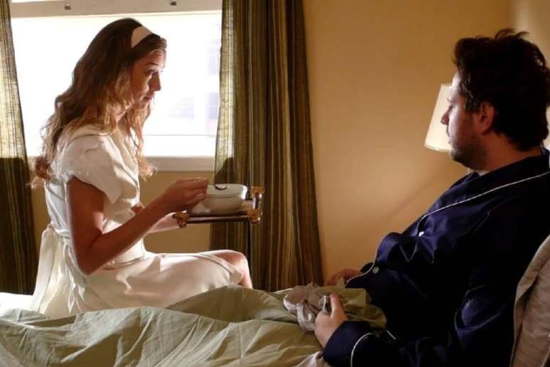 No filme &ldquo;A Mulher Invis&iacute;vel&rdquo;, um romance inusitado revela como idealiza&ccedil;&otilde;es podem distorcer a forma de enxergar o amor e a pr&oacute;pria realidade 