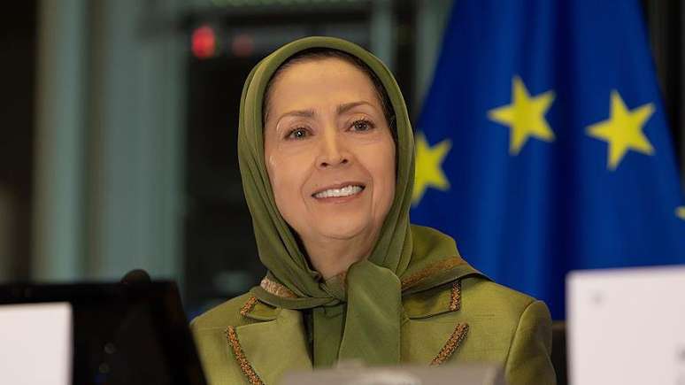 H&aacute; quem chame Maryam Rajavi a 'presidente do Ir&atilde; no ex&iacute;lio'