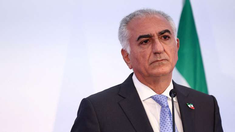 O pr&iacute;ncipe herdeiro do x&aacute; do Ir&atilde;, Reza Pahlavi, apresenta-se como alternativa ao atual governo da Rep&uacute;blica Isl&acirc;mica