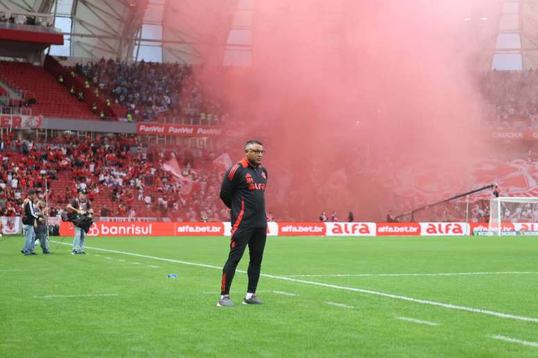 Ampla bagagem pelo futebol brasileiro de Roger Machado agrada ao Vasco &ndash;