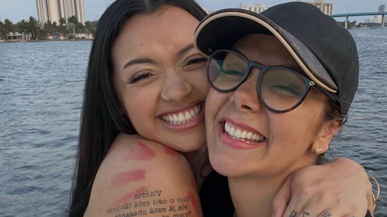 Camilly Vict&oacute;ria e Carla Perez