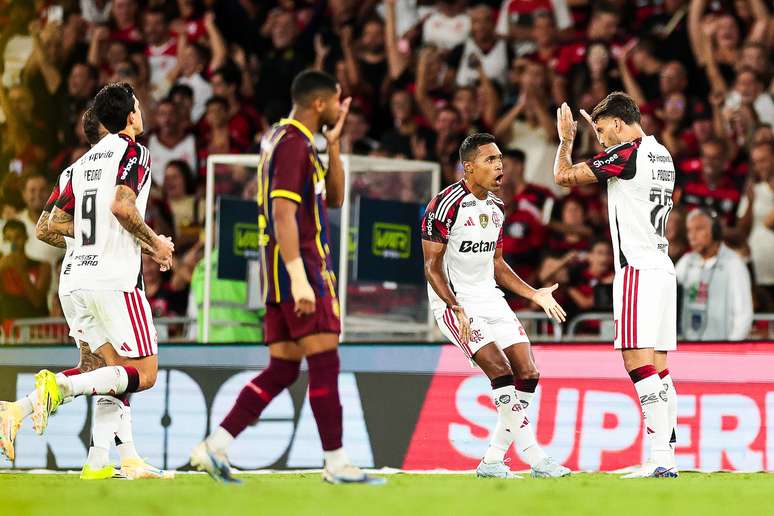 Jogadores do Flamengo comemoram mais um gol em cima do Madureira, pela semifinal, do Campeoanto Carioca &ndash; Fotos: Gilvan de Souza/Flamengo