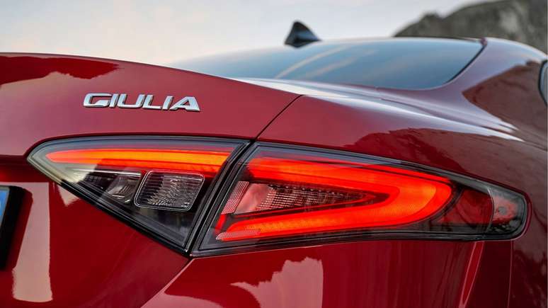 Alfa Romeo e Stellantis investem em motores de combust&atilde;o para relan&ccedil;amentos