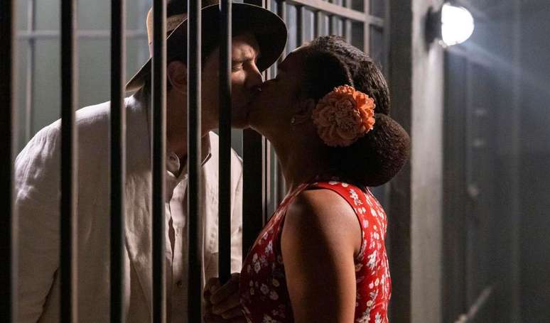 Dita e Candinho em apuros na reta final da novela '&Ecirc;ta Mundo Melhor!'.