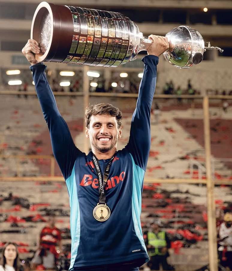 Rodrigo Caio, agora ex-auxiliar t&eacute;cnico do Flamengo &ndash;