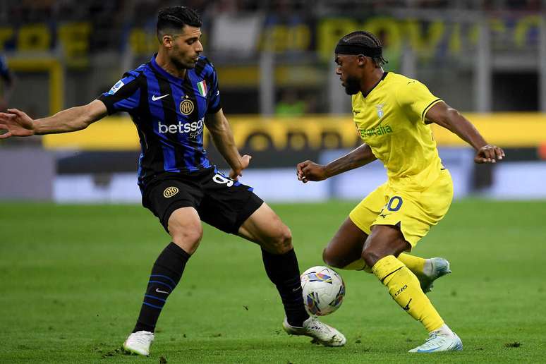 Taremi (E) &agrave; &eacute;poca que defendia a Inter de Mil&atilde;o &ndash;