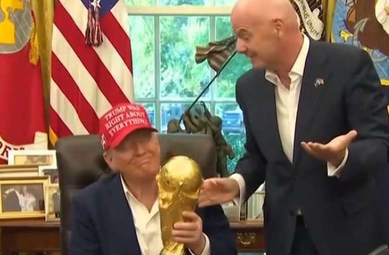 Infantino entregou o pr&ecirc;mio da paz para Donald Trump &ndash;