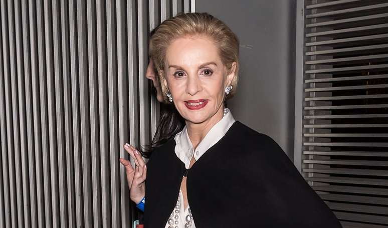 Carolina Herrera toma essa vitamina todos os dias: receita leva abacaxi e gengibre e auxilia a digest&atilde;o.