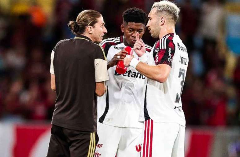 Filipe Lu&iacute;s fala sobre vaias da torcida do Flamengo ap&oacute;s goleada no Madureira &ndash;