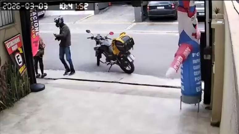 Tentativa de assalto na manh&atilde; desta ter&ccedil;a-feira terminou com suspeito baleado e fez Consulado dos EUA fechar temporariamente