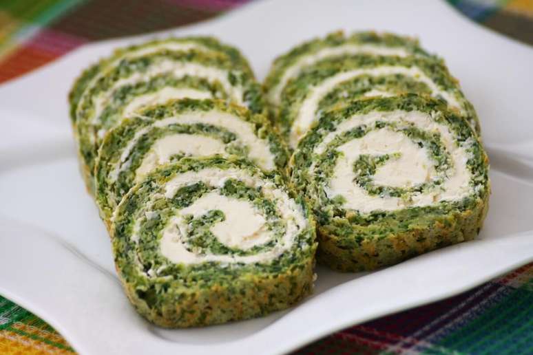 Rocambole de espinafre com ricota 