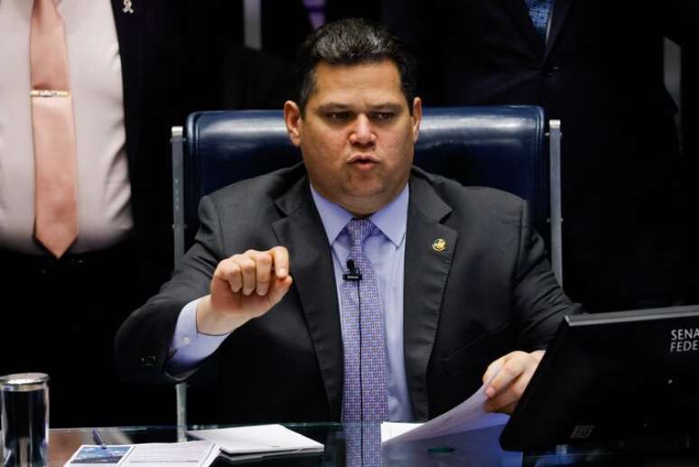 Alcolumbre negou pedido de governistas e manteve a quebra de sigilos de Lulinha, aprovada na CPI do INSS