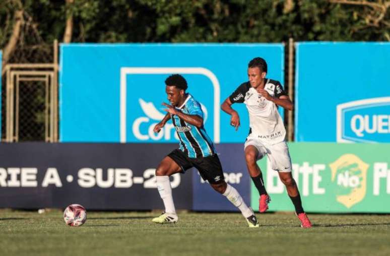 Goleiro Matheus ajudou na vit&oacute;ria alvinegra no Rio Grande do Sul &ndash;