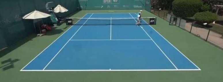 Tenistas abandonando partida do Challenger de Fujairah, nos Emirados &Aacute;rabes Unidos, ao ouvirem sons de explos&atilde;o