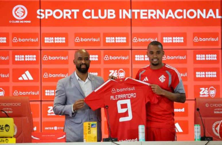 Seis novos refor&ccedil;os estar&atilde;o &agrave; disposi&ccedil;&atilde;o do treinador Paulo Pezzolanno &ndash;