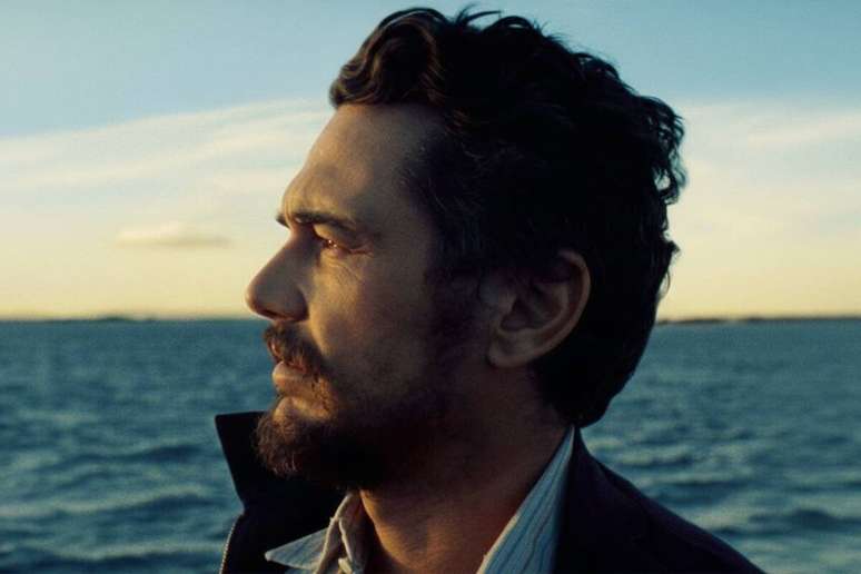 &ldquo;Hey Joe&rdquo; conta a hist&oacute;ria de um marinheiro que se apaixona, mas &eacute; for&ccedil;ado a se afastar da esposa enquanto ela est&aacute; gr&aacute;vida e retorna 25 anos depois 