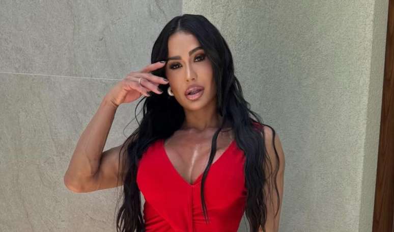 Zero farinha e muita prote&iacute;na: 'salgado maromba' de Gracyanne Barbosa leva frango, queijo e at&eacute; substitui o jantar. Aprenda a receita!.