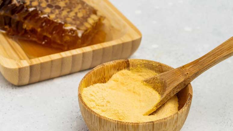 గ్లుటామైన్ ఒక అమైనో ఆమ్లం, ఇది పేగు అవరోధాన్ని నిర్వహించడంలో మరియు రక్షణ కణాల పనితీరులో పాత్ర పోషిస్తుంది.