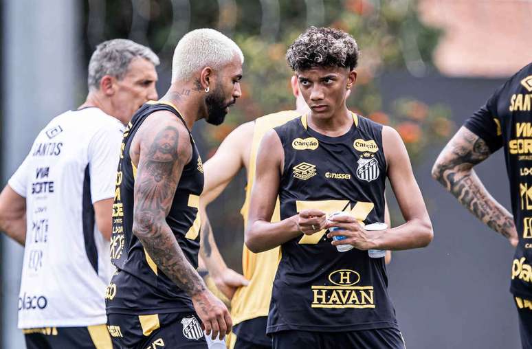 Jogador tem contrato com o clube at&eacute; abril do ano que vem &ndash;