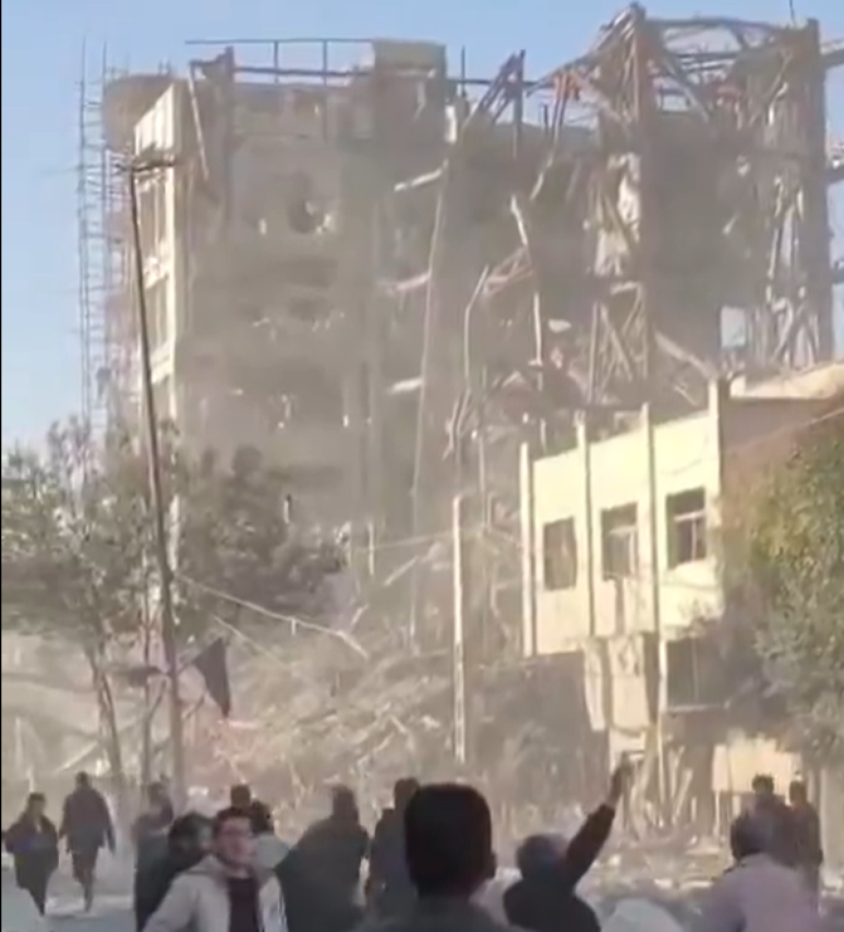 Pr&eacute;dio onde cl&eacute;rigos se reuniam para eleger novo l&iacute;der supremo do Ir&atilde; sofre ataque de Israel e dos EUA