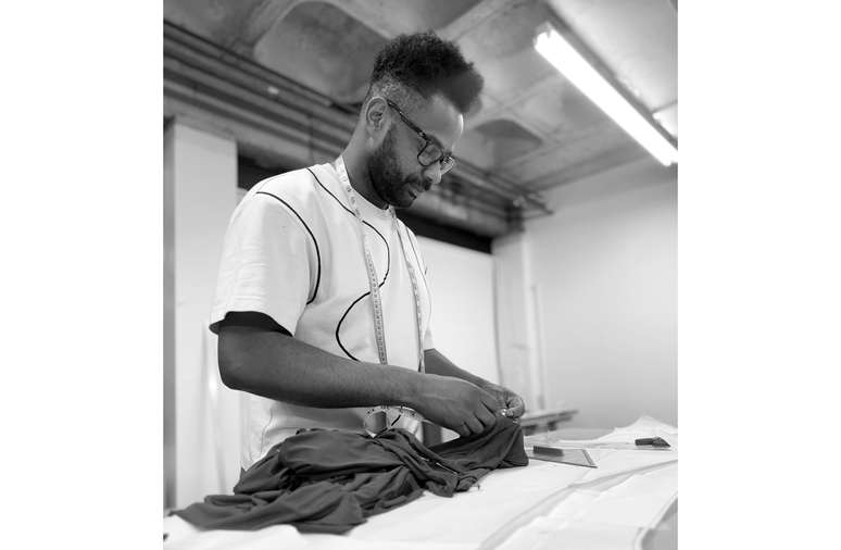 Entre os estilistas que inspiram Cl&ocirc; Lopes est&atilde;o os brasileiros Reinaldo Louren&ccedil;o, Pedro Louren&ccedil;o e Gl&oacute;ria Coelho