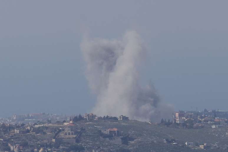 Israel invade L&iacute;bano e bombardeia gabinete presidencial em Teer&atilde;