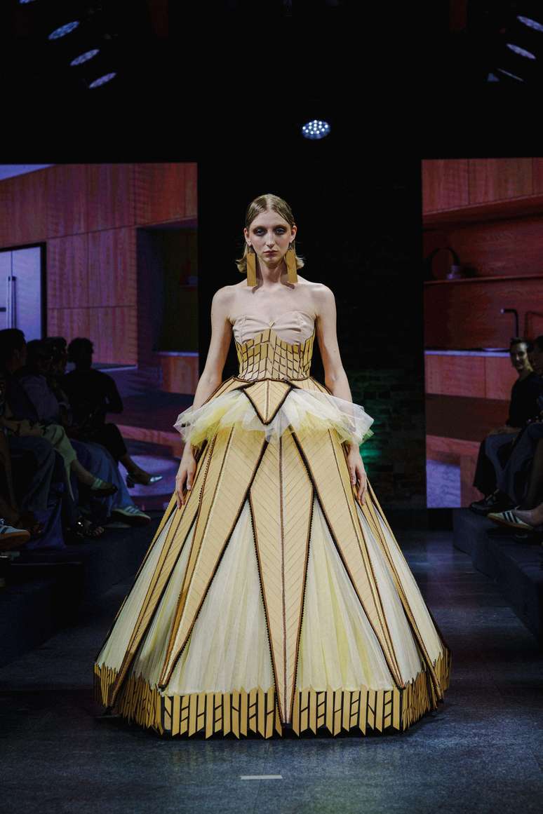 Desfile de Jay Boggo com looks de MDF 