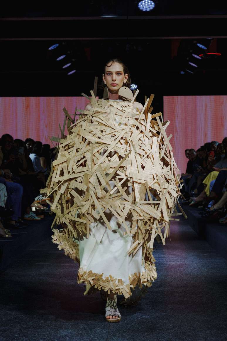 Desfile de Jay Boggo com looks de MDF 