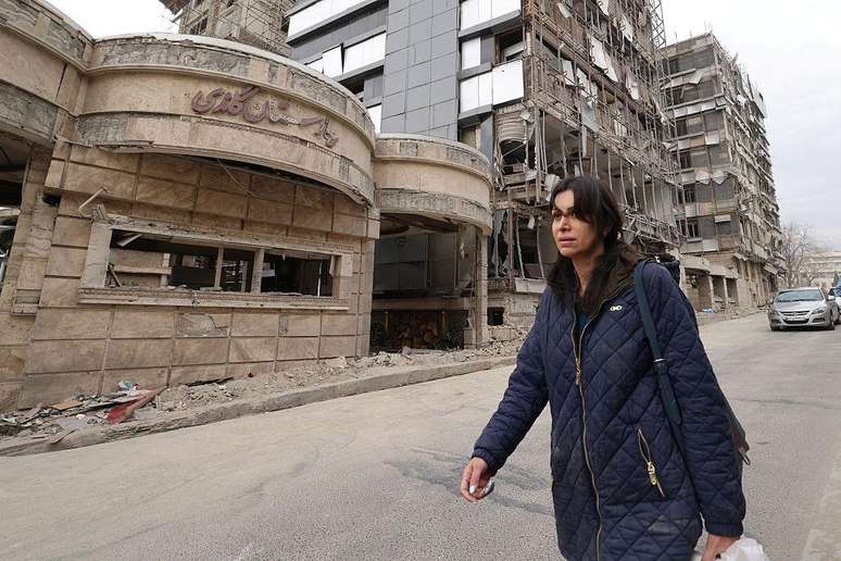 రాష్ట్ర కమ్యూనికేషన్ టవర్‌పై దాడి సమీపంలోని భవనాలను ధ్వంసం చేసింది