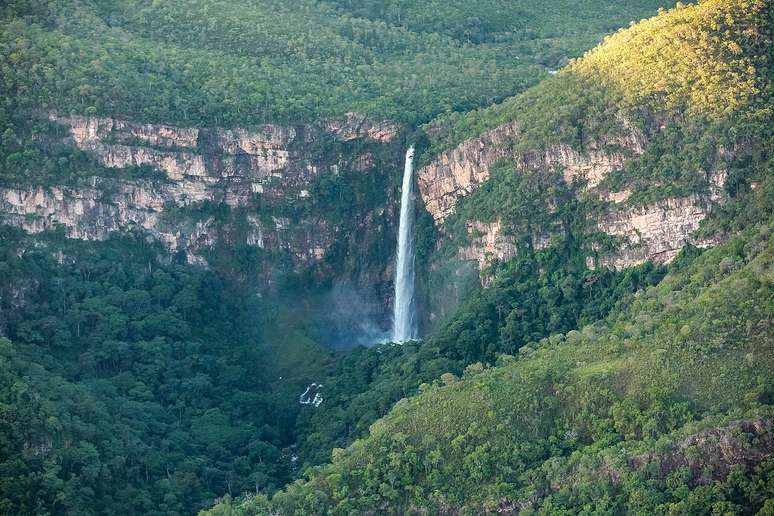 Entre os pontos mais conhecidos est&aacute; o Salto do Itiquira, considerado um dos cart&otilde;es-postais do munic&iacute;pio &ndash; Diego Baravelli/Wikimedia Commons