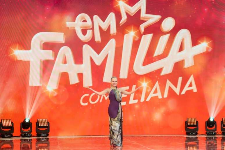 Eliana mostra logo de seu novo programa, 'Em Fam&iacute;lia'