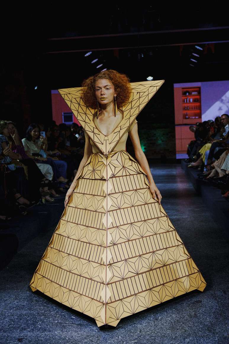 Desfile de Jay Boggo com looks de MDF 