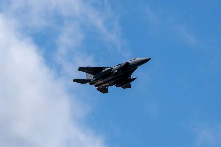 కువైట్‌లో క్రాష్ అయినటువంటి F-15E ఫైటర్: ఎజెక్షన్ యొక్క బలమైన త్వరణాన్ని ఎదుర్కోవడం అనేది సిబ్బంది శరీరంలోని వివిధ ప్రాంతాలలో గాయాలకు దారితీసే పరిస్థితులు మరియు షాక్‌ల శ్రేణిలో మొదటి భాగం, అయితే మనుగడ రేట్లు ఇప్పటికీ ఎక్కువగా ఉన్నాయి. CSWFoto / Shutterstock.com