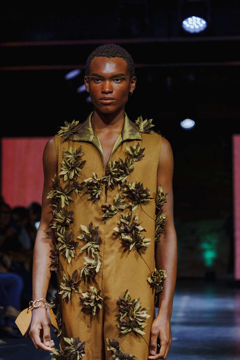 Desfile de Jay Boggo com looks de MDF 