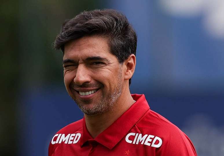 O t&eacute;cnico Abel Ferreira, da SE Palmeiras, durante treinamento, na Academia de Futebol &ndash;