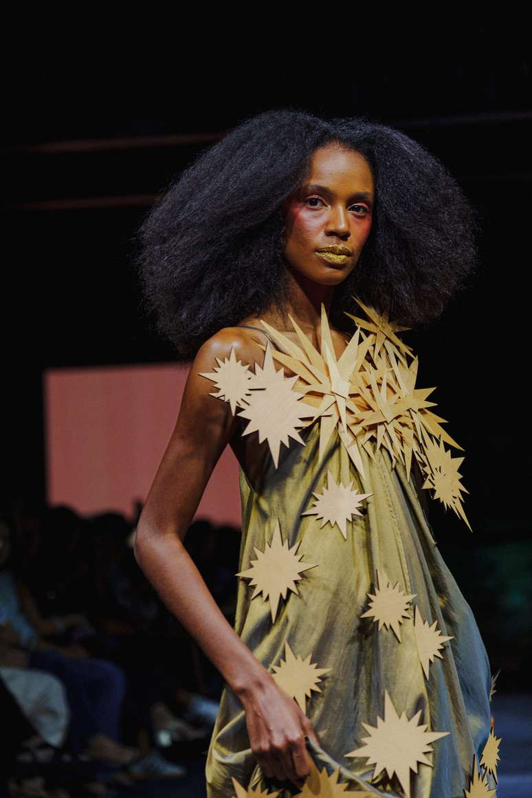 Desfile de Jay Boggo com looks de MDF 