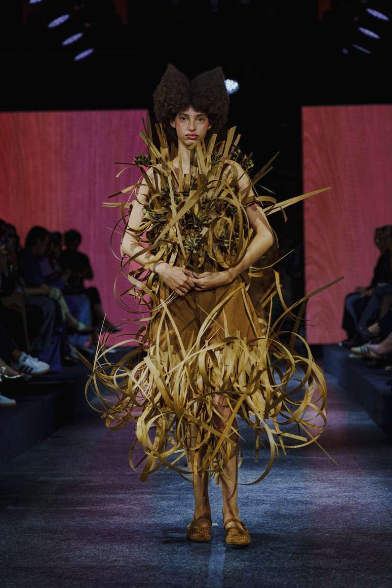 Desfile de Jay Boggo com looks de MDF 