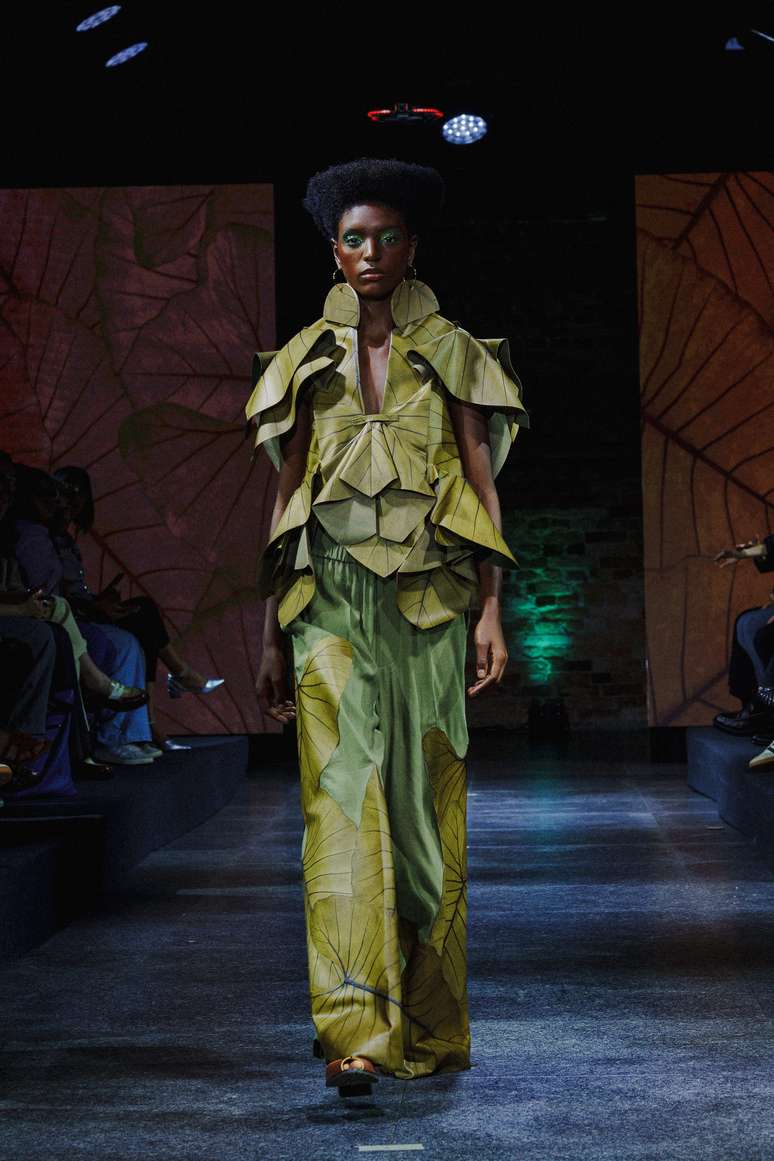 Desfile de Jay Boggo com looks de MDF 