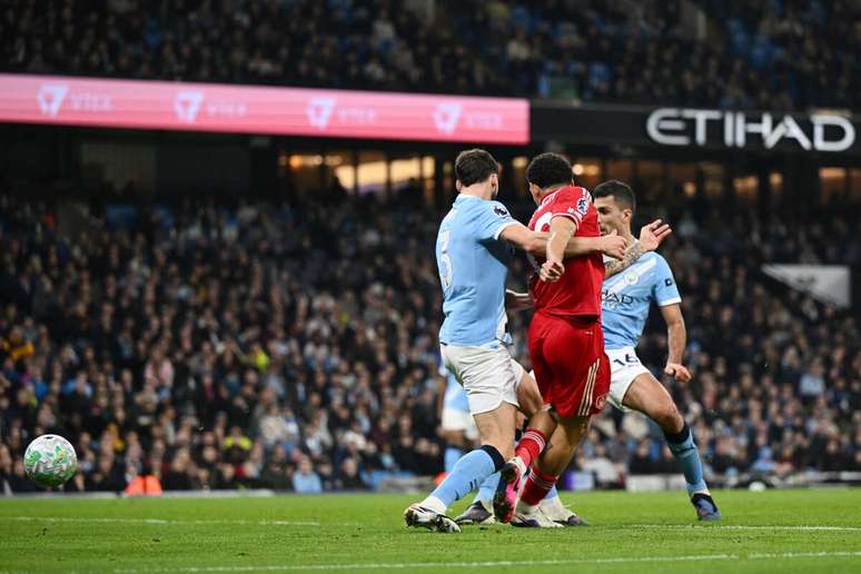 City empata com Forest pela Premier League &ndash;