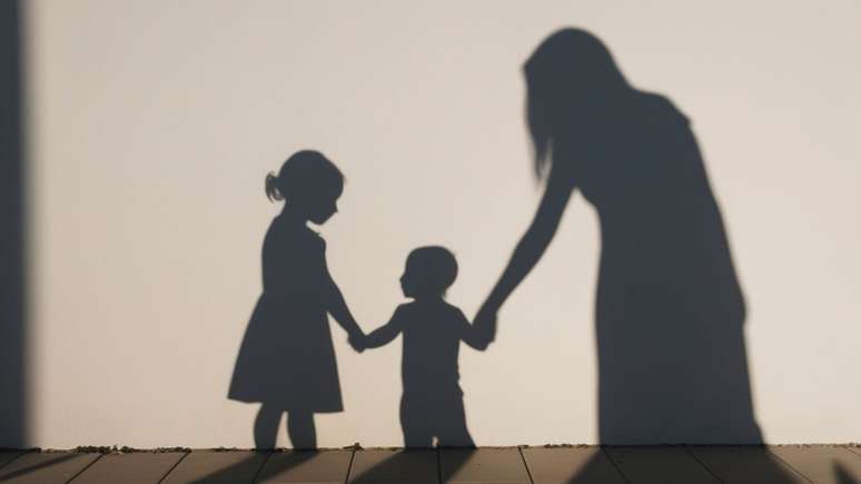 మానసిక విశ్లేషకుడు బ్లెండా ఒలివేరా ప్రకారం, మీకు ఇష్టమైన పిల్లలను కలిగి ఉండటం, స్పష్టంగా లేదా కాదు, మీరు అనుకున్నదానికంటే చాలా సాధారణం; అర్థం చేసుకుంటారు